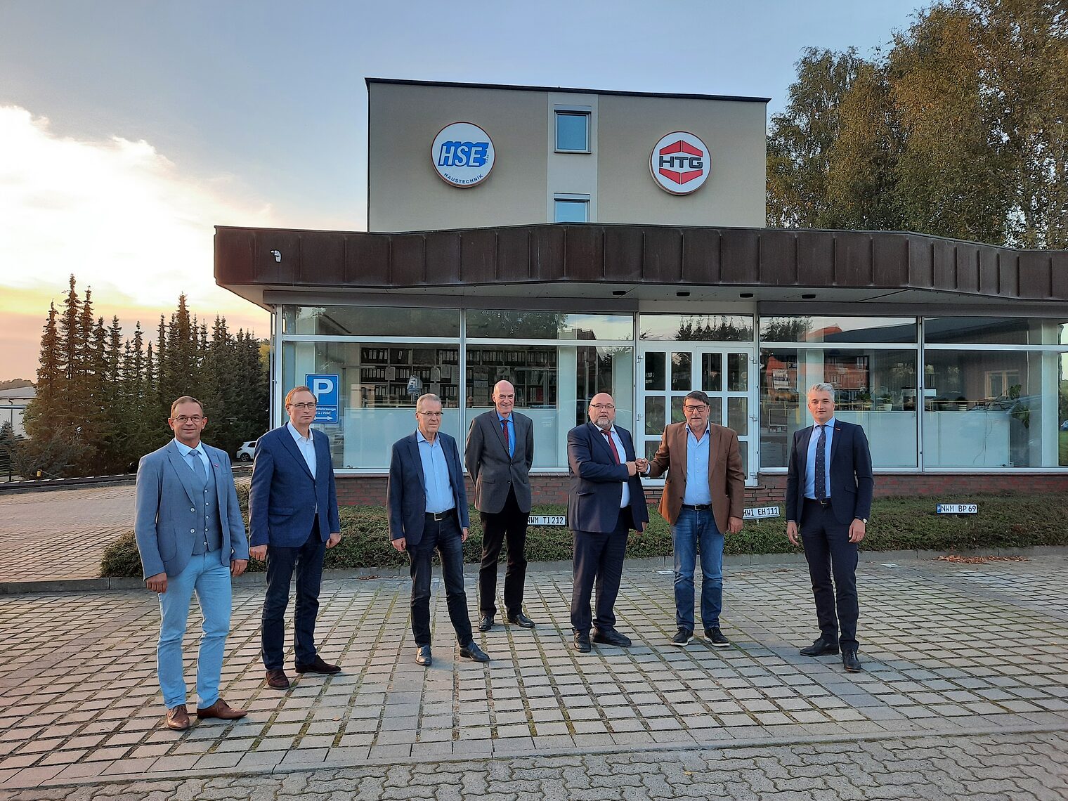 Die Spitzen aus Wirtschaftsministerium und Handwerkskammer Schwerin unterwegs im Kammerbezirk.