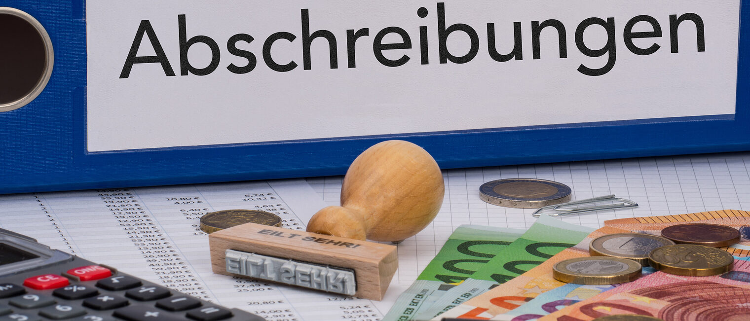 aktenordner, akte, akten, büro, betrieb, dokumente, schriftverkehr, taschenrechner, eilt, stempel, buchhaltung, controlling, finanzen, geld, geschäftsjahr, kostenrechnung, rechnungswesen, steuererklärung, steuern, steuerzahler, finanzamt, steuerprüfung, anlagevermögen