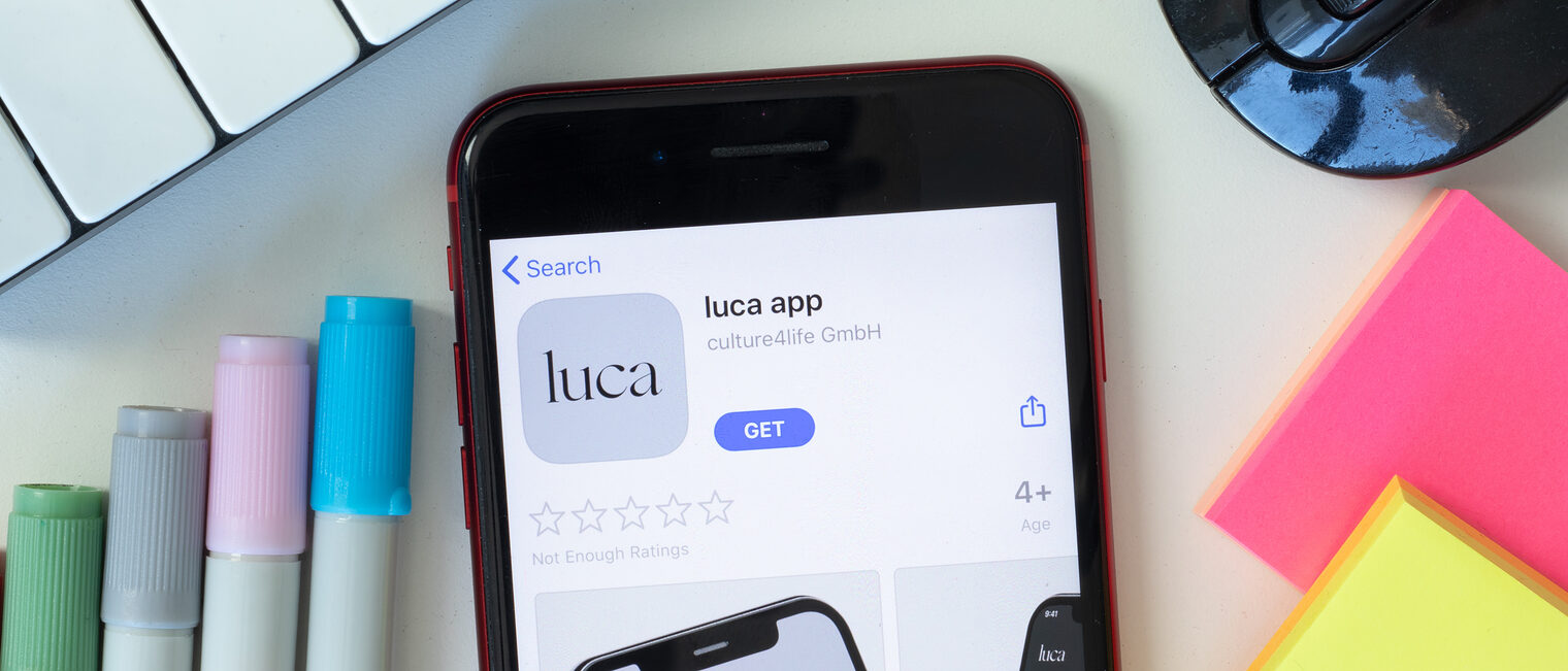 New York, USA - 2 March 2021: luca mobile app icon on phone screen, Illustrative Editorial Schlagwort(e): luca, luca app, mobile, phone, screen, display, smartphone, app store, app logo, app icon, phone app, mobile app, online, internet, it, tech, top view, editorial, illustrative, illustrative editorial, sign, symbol, iphone, apple, ios, apps, close up, close-up, closeup, above view, luca, luca app, mobile, phone, screen, display, smartphone, app store, app logo, app icon, phone app, mobile app, online, internet, it, tech, top view, editorial, illustrative, illustrative editorial, sign, symbol, iphone, apple, ios, apps, close up, close-up, closeup, above view