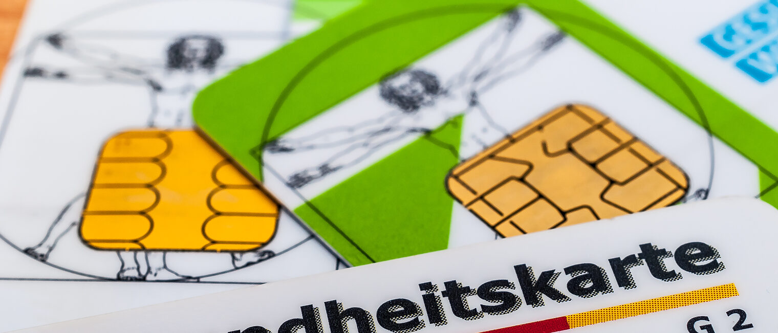 gesundheitskarte, krankenkasse, krankenversicherung, kosten, gesundheit, gesundheitswesen, arzneimittel, gesundheitsreform, gesundheitssystem, krank, arzt, arztbesuch, ausgaben, behandlung, chip, chipkkarte, daten, datenschutz, datenspeicherung, egk, elektronisch, elektronische, euro, gebühr, geld, geldschein, gesund, gläserner, heilung, karte, krankenakte, krankenversorgung, makro, medikament, medikamente, medizin, münzen, nahaufnahme, patient, pillen, politik, praxis, rezept, schein, tablette, tabletten, untersuchung, versichertenkarte, versicherung, versorgung
