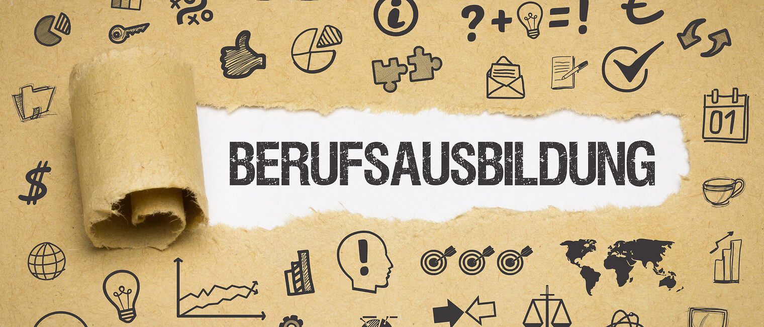 Aufgerissenes Papier zeigt den Titel Berufsausbildung