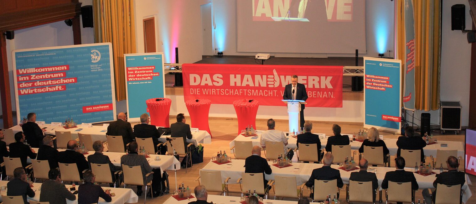 Impulsvortrag von Jörg Dittrich, Mitglied des Geschäftsführenden Präsidiums des ZDH Impulsvortrag von Jörg Dittrich, Mitglied des Geschäftsführenden Präsidiums des ZDH