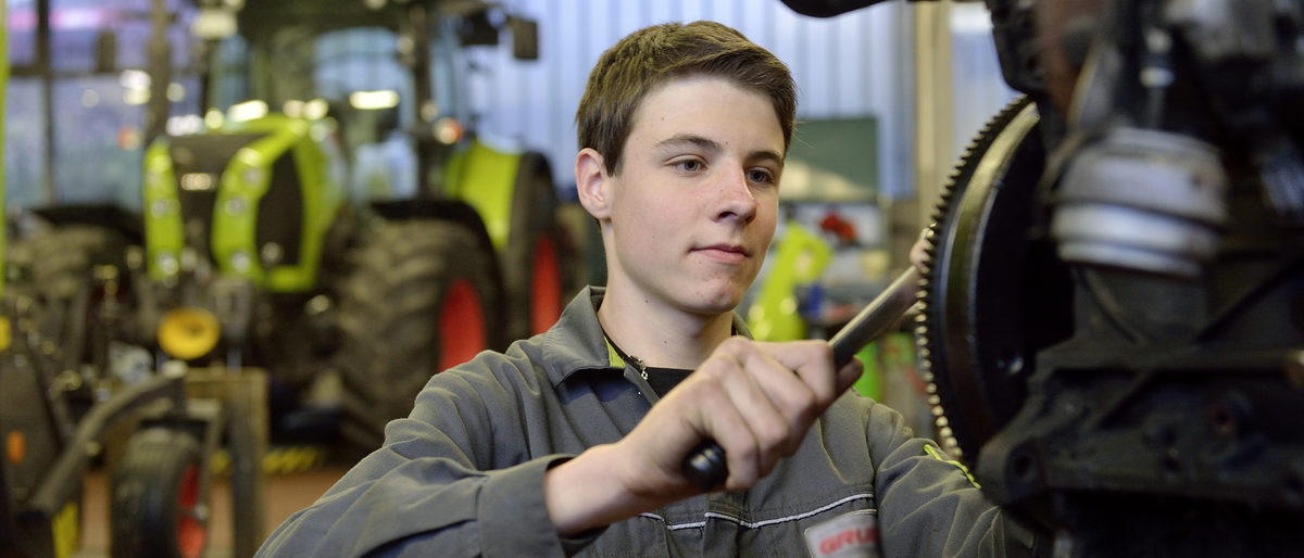 Dorfen, DEU, 20.11.2014 Der Beruf des Bau-und Landmaschinenmechatronikers. Schlagwort(e): Baumaschinenmechatroniker, Gruber, Thomas, Handwerk, Trade, HandwerkMarketing, Landmaschinenmechatroniker, Mechatroniker