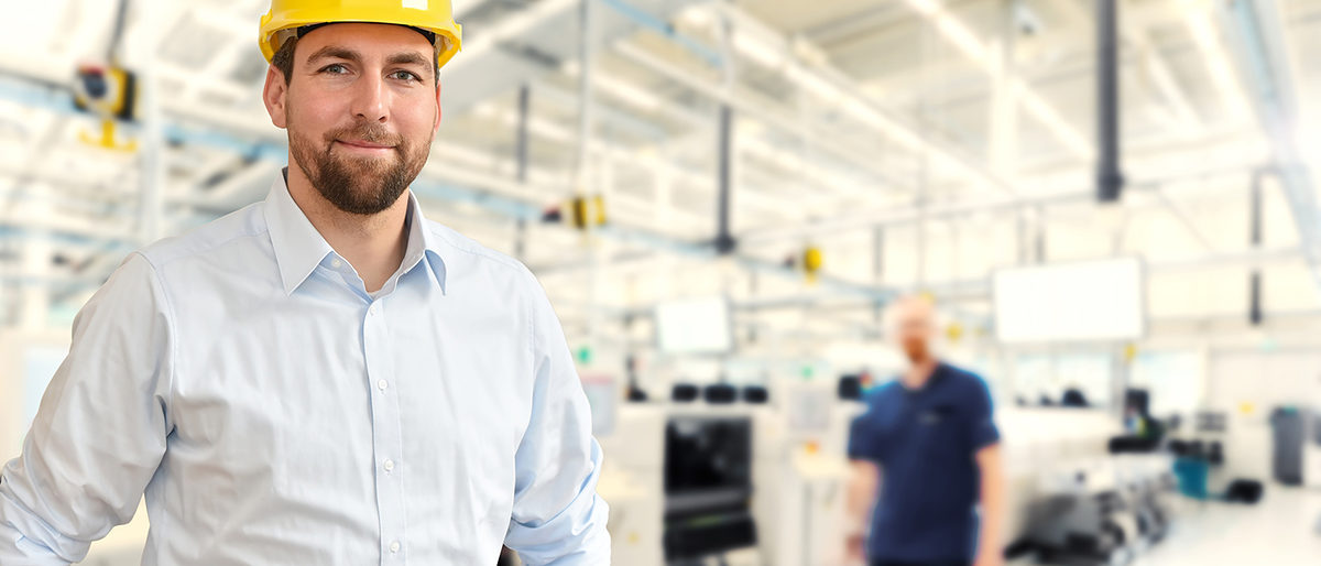 ingenieur, industrie, geschäftsmann, business, arbeiter, ingenieurwesen, maschinenbau, konstruktion, industrieanlage, arbeiten, beruf, ausbildung, facharbeiter, kompetent, selbstsicher, freundlich, manager, management, mann, portrait, fabrik, werk, unternehmen, unternehmung, fabrikation, industriegebäude, innenraum, interior, interieur, industriehalle, elektroindustrie, werkstätte, planung, ingenieurwissenschaft, entwicklung, herstellung, produktion, steuerung, automation, technologie, high tech, elektronik, hitech, konstrukteur, karriere, techniker, person, halbleiter, chipindustrie