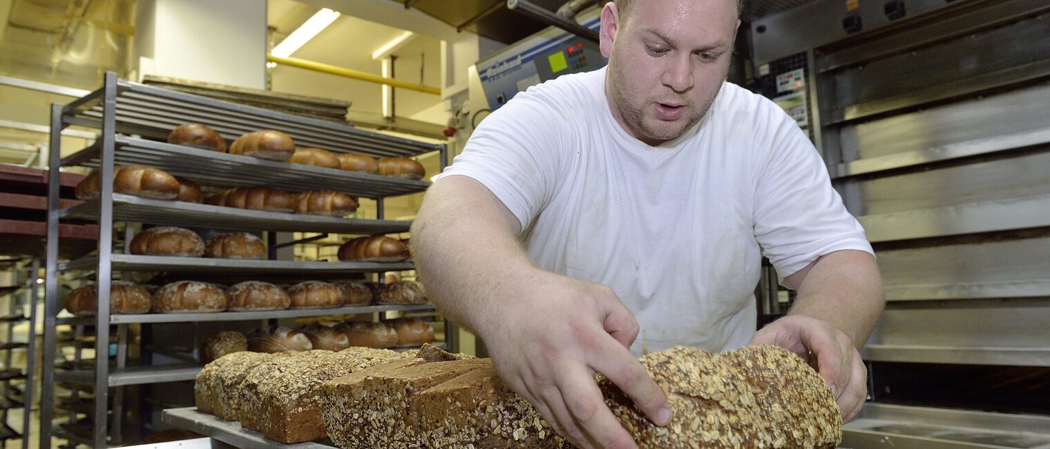Backen, Baking, Bäckerei, Bäckerei Hoffmann, Baeckerei, Brot, Bread, Brötchen, Handwerk, Trade, Hoffmann, Mehl, Nahrungsmittel, Teig